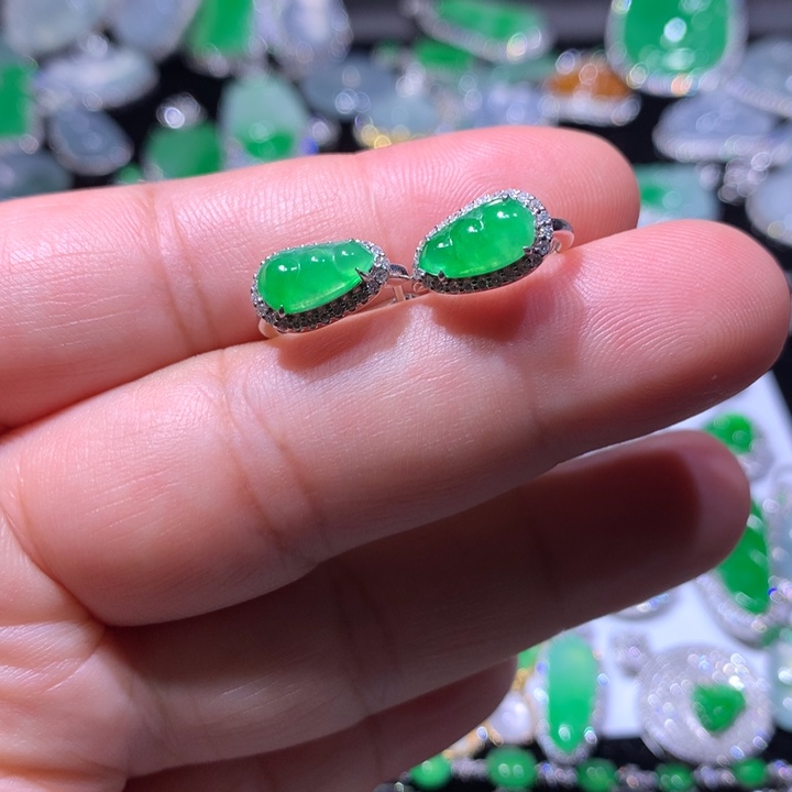 翡翠18K金镶嵌耳饰