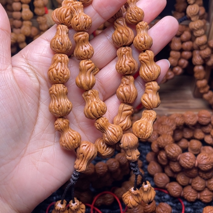 ****️木质类龙纹桃枭挂件