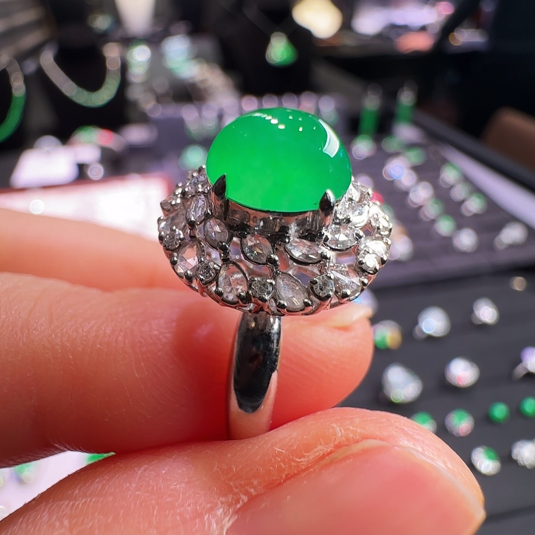 翡翠18K金镶嵌戒指