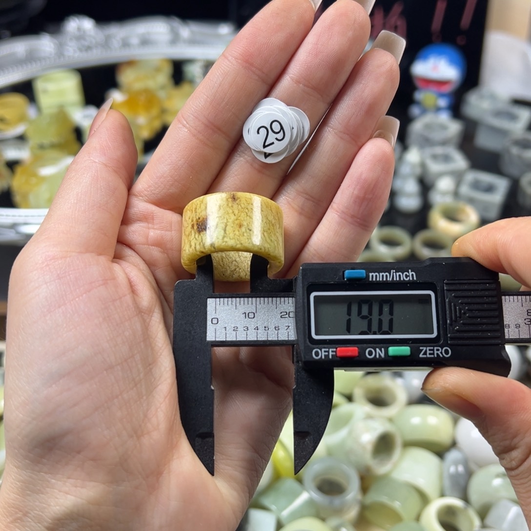 蛇纹石玉未镶嵌戒指