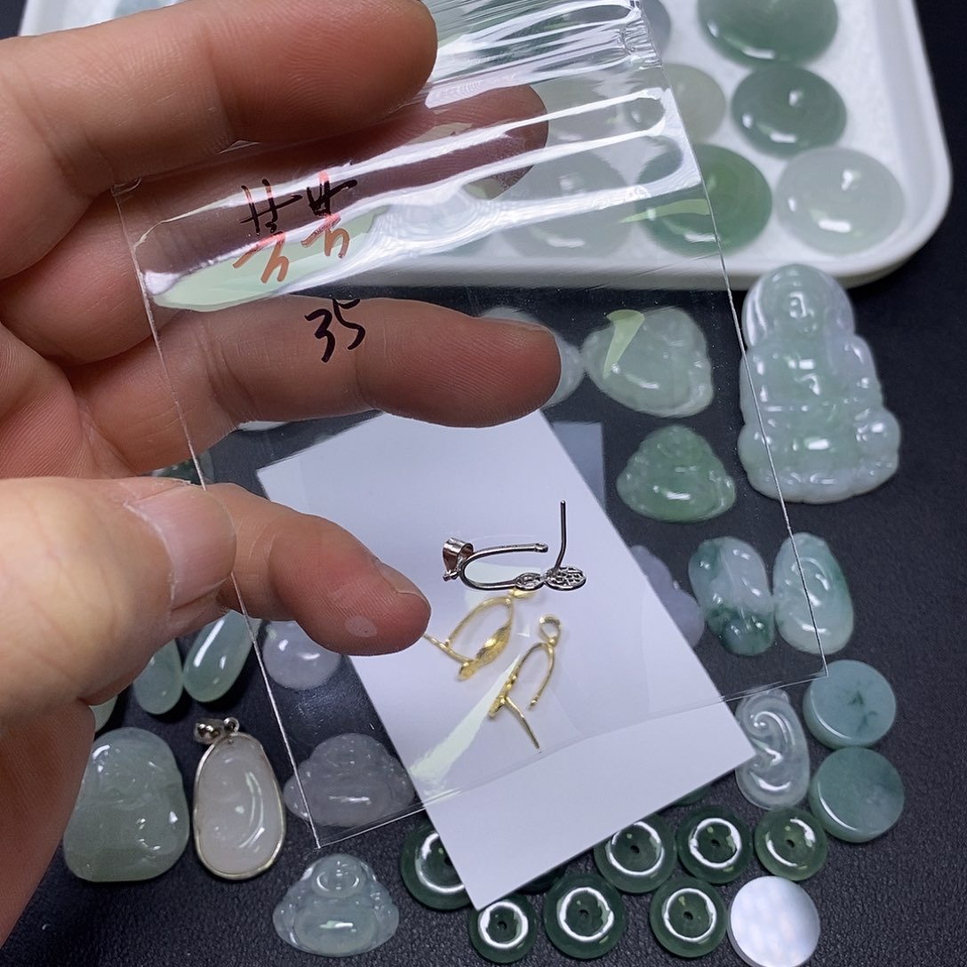 芳***芳翡翠未镶嵌吊坠(不含链)