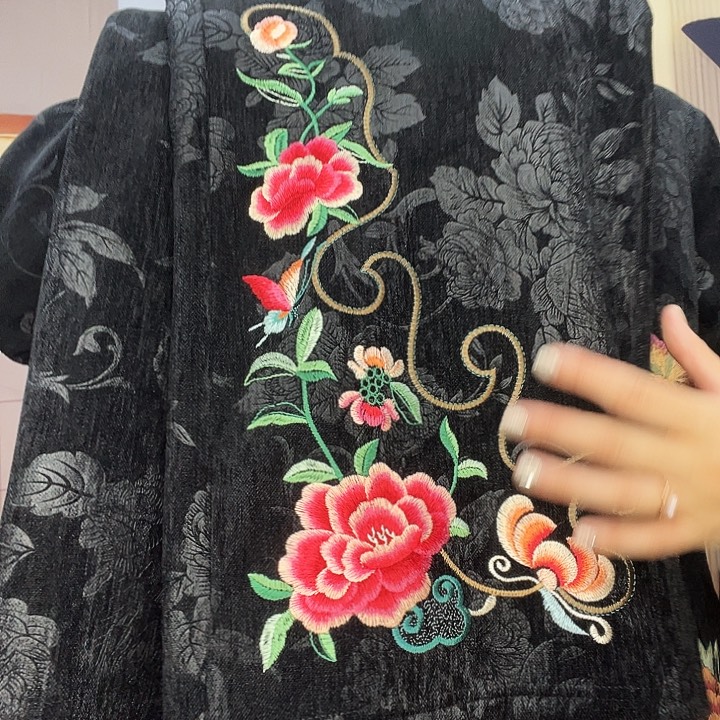   重工刺绣加绒裤子