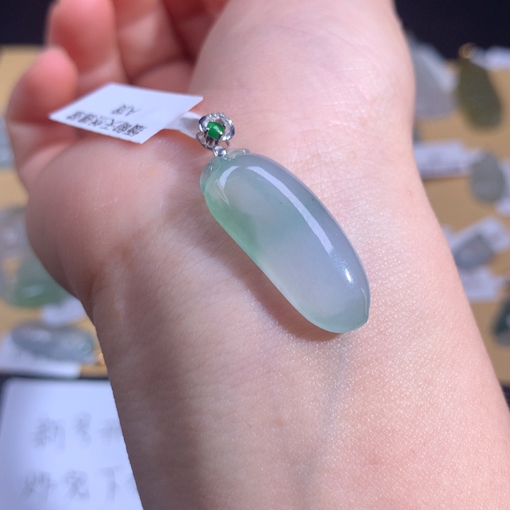 翡翠颈饰18K金镶嵌亏