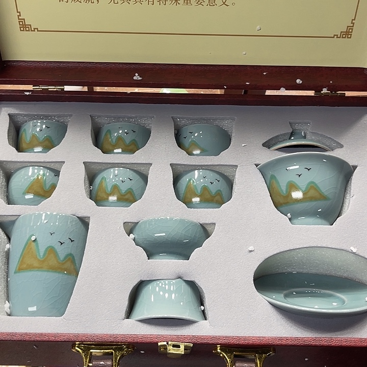 孤品茶具套装等。        