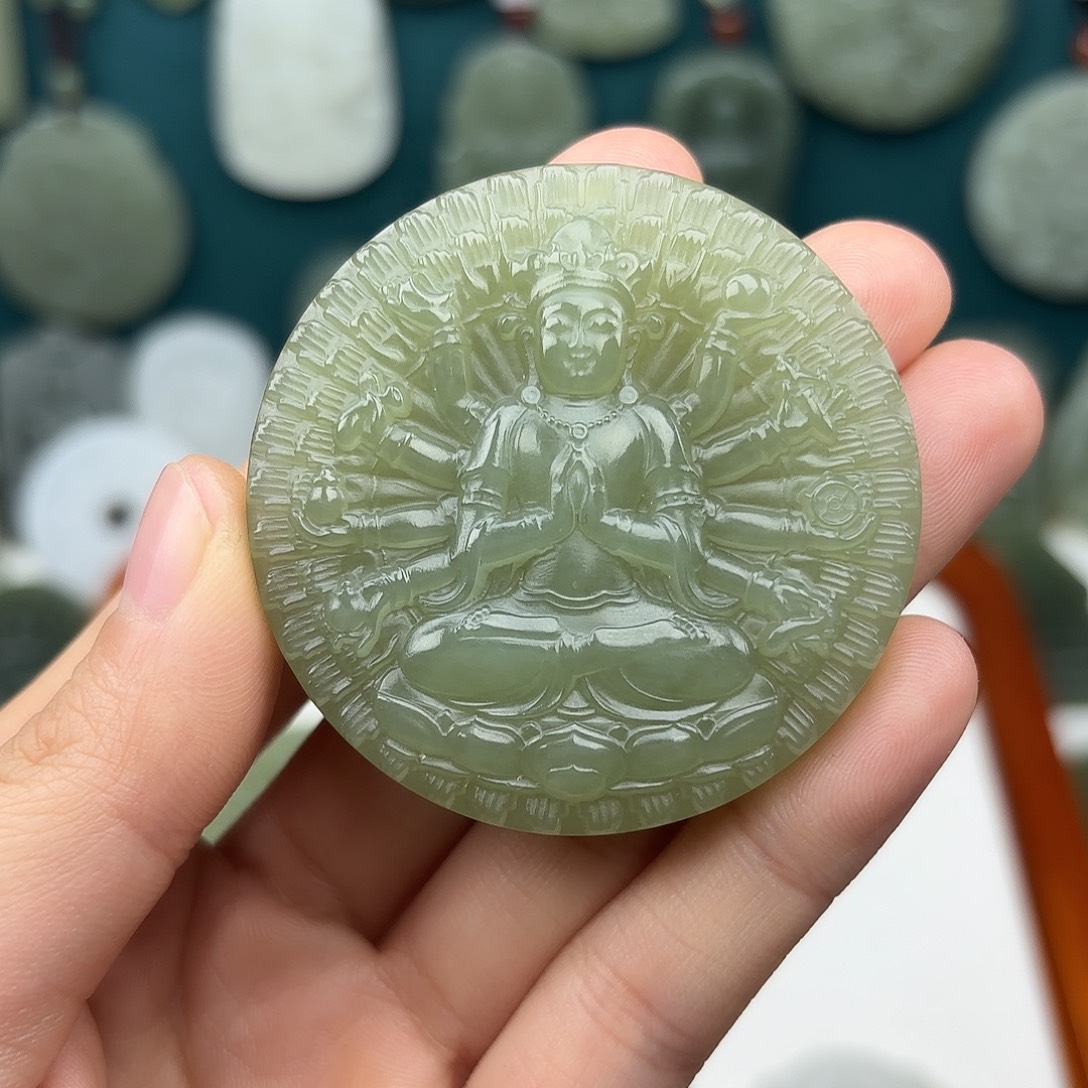 骑***财和田玉未镶嵌颈饰