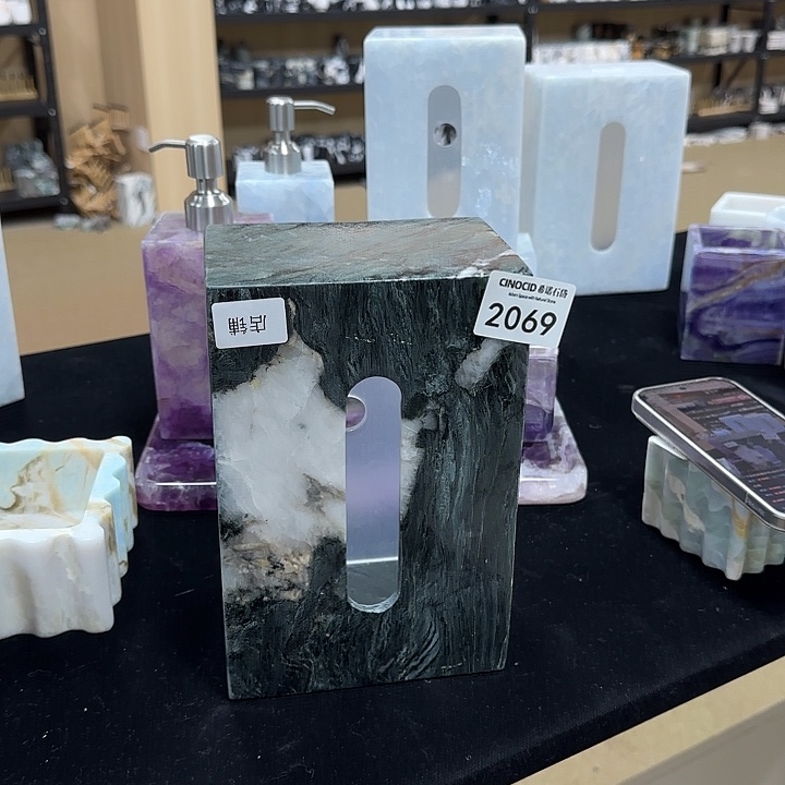 q***b2069 芬迪绿大号纸巾盒