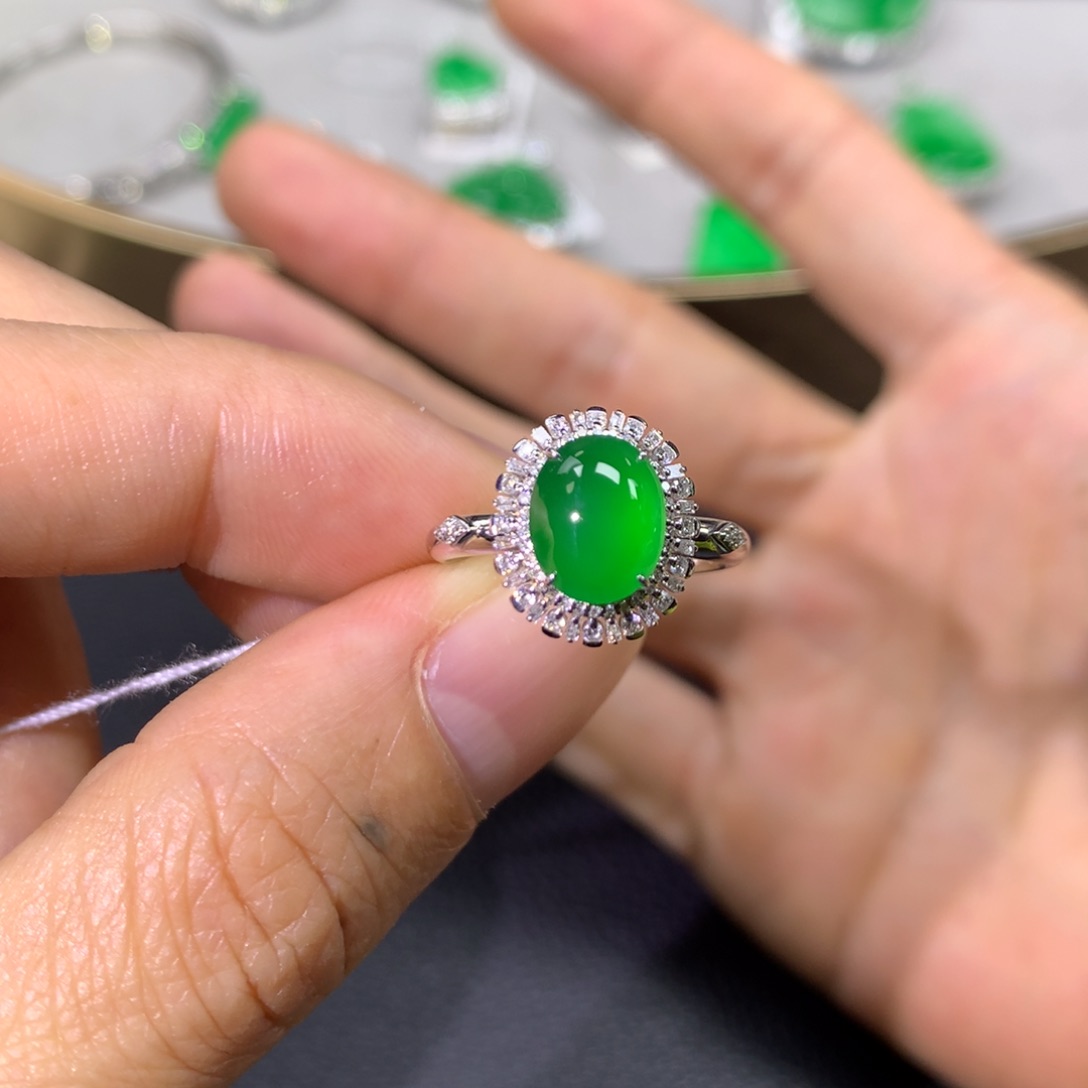 翡翠戒指18K金镶嵌翡翠