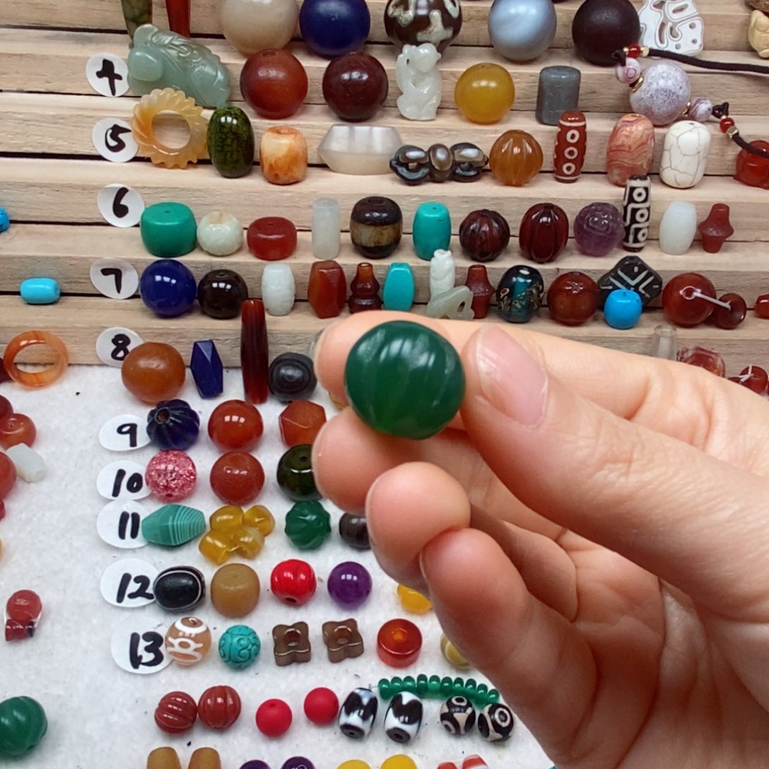 未镶嵌颈饰玛瑙/玉髓玉**花