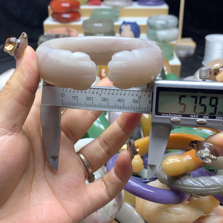 未镶嵌手镯石英质玉