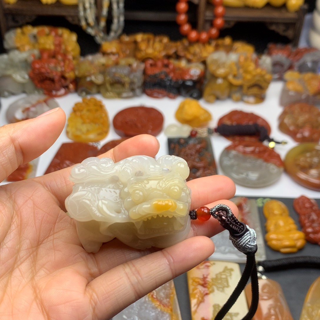 石英质玉（黄龙玉）挂件未镶嵌