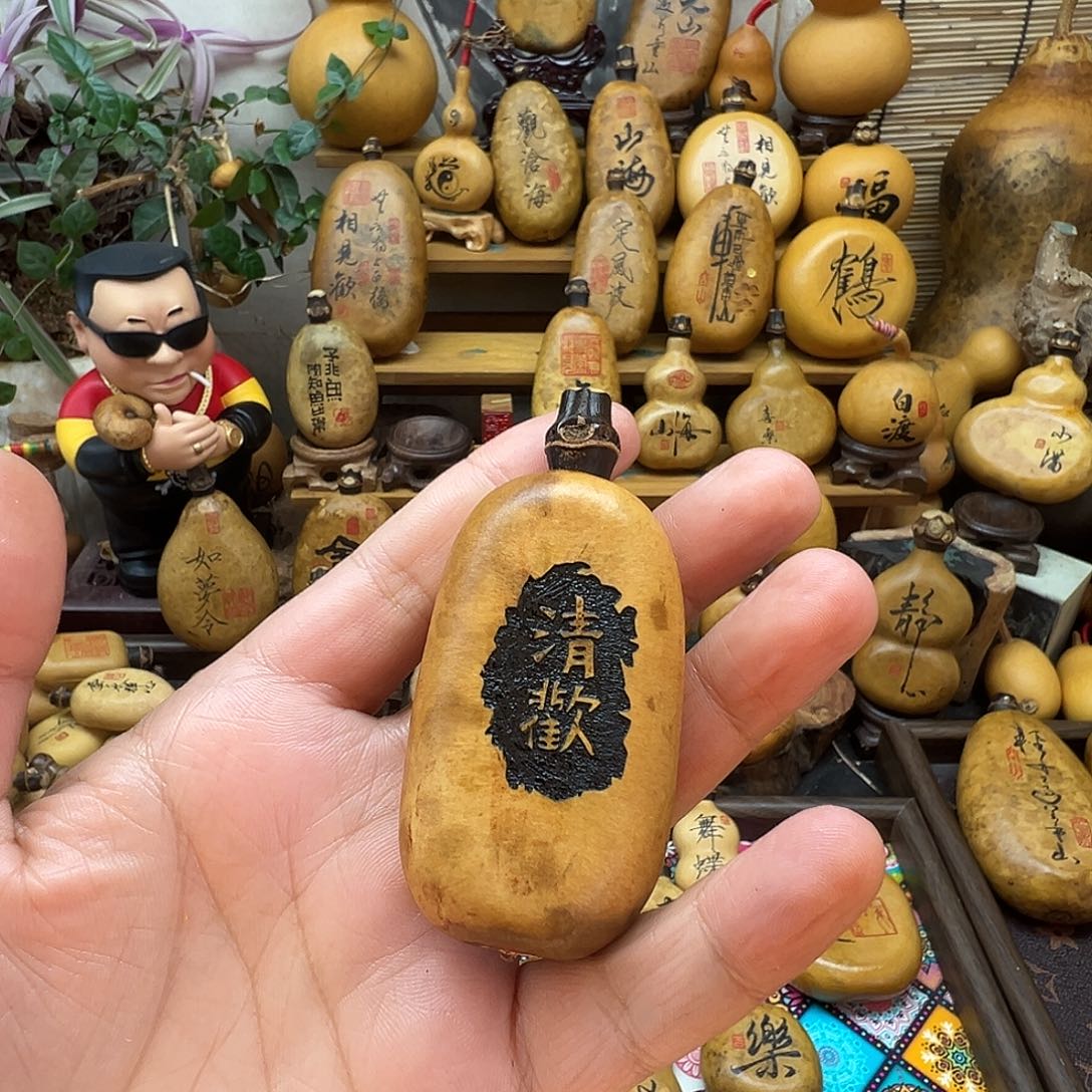 熊***喵葫芦默认微瑕无售后