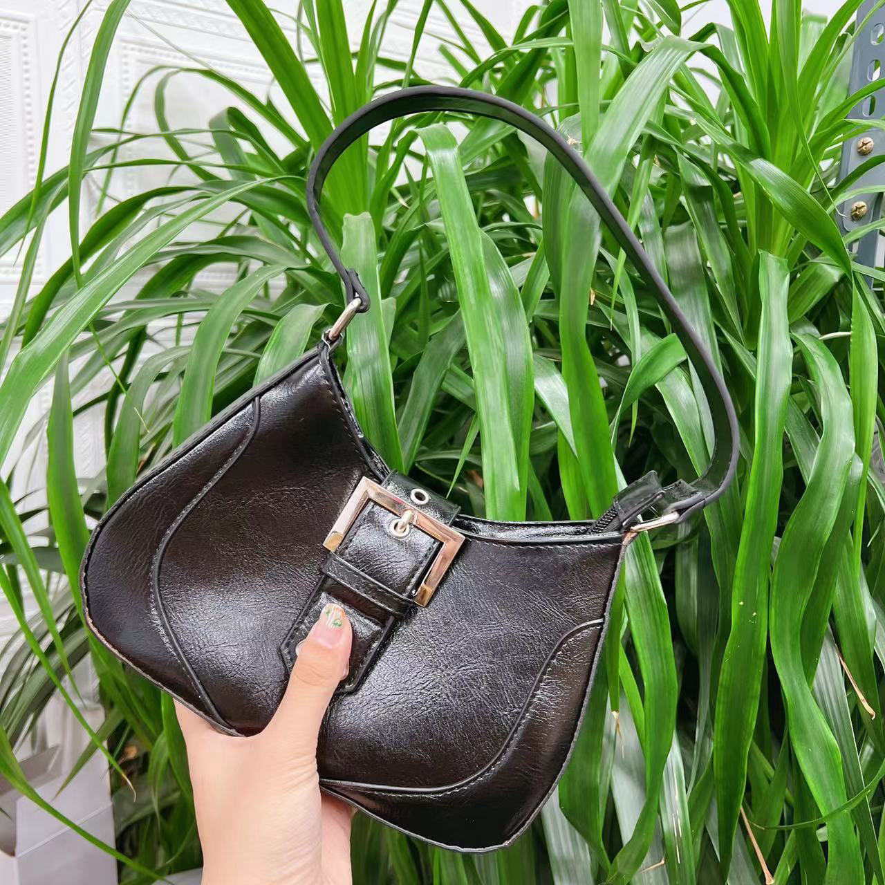 【冬季新款来袭！】33333粉酷纽扣腋下包包单肩包月亮包