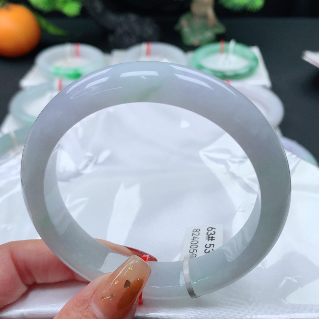 翡翠手镯未镶嵌 正圈63 清爽春彩