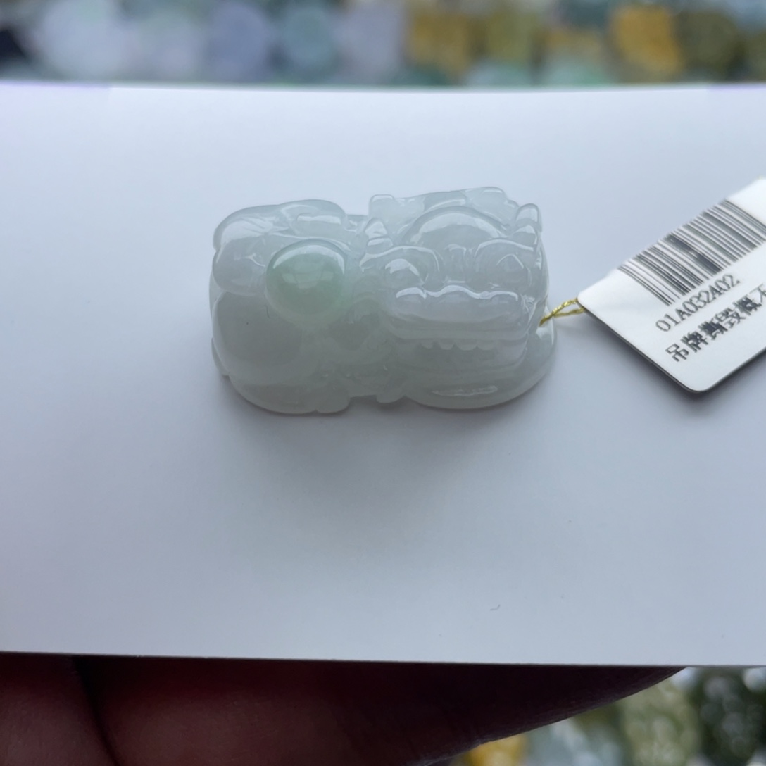 翡翠未镶嵌颈饰貔貅