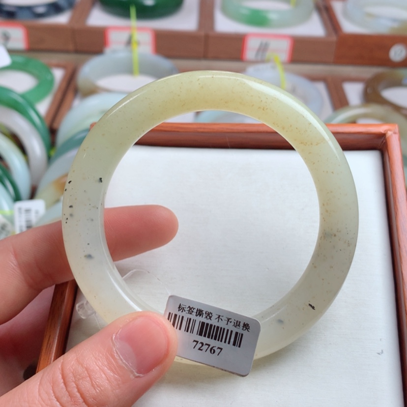 【闪购商品】和田玉手镯未镶嵌57.7