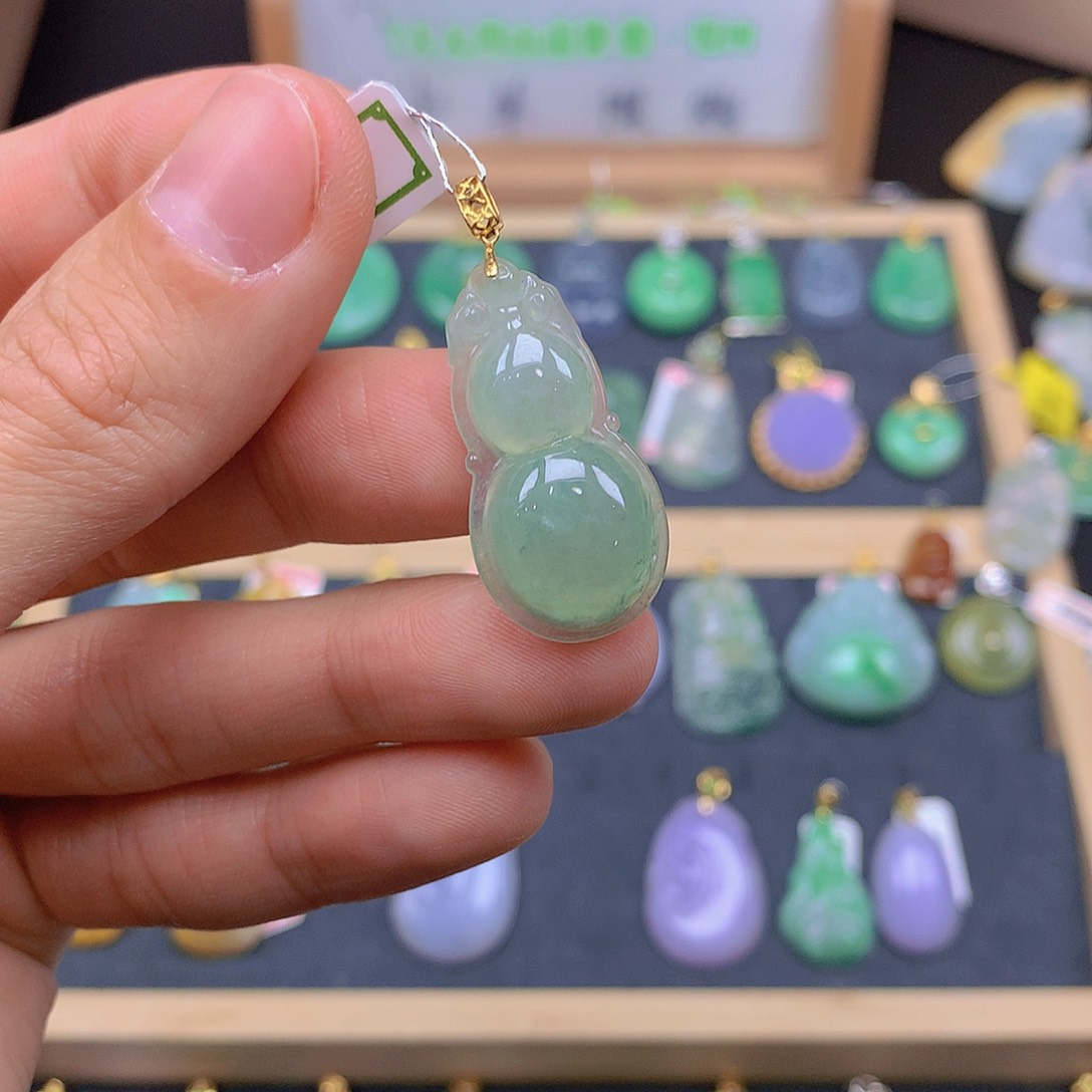 翡翠颈饰18K金镶嵌翡翠