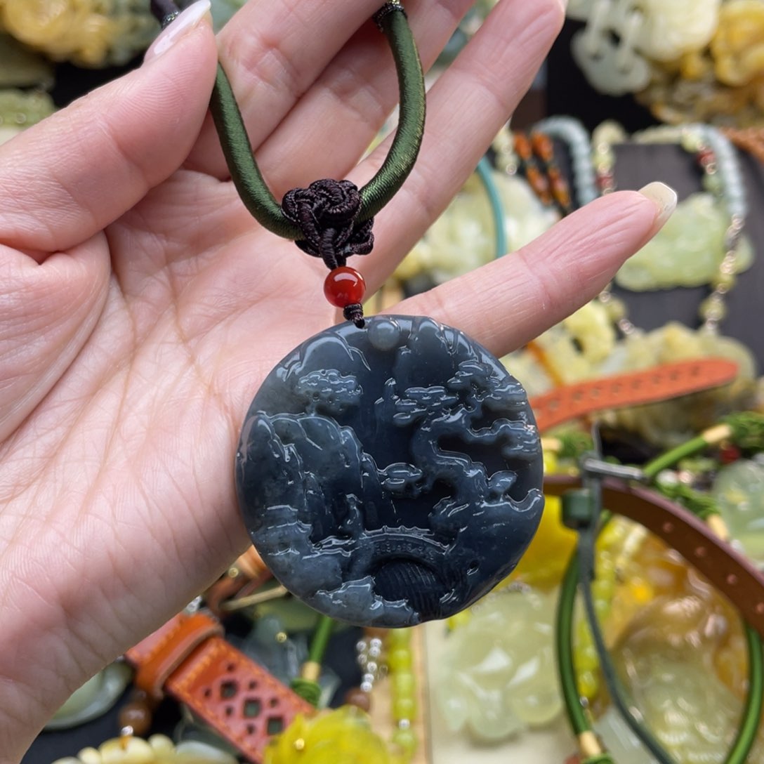 蛇纹石玉颈饰未镶嵌?*糖