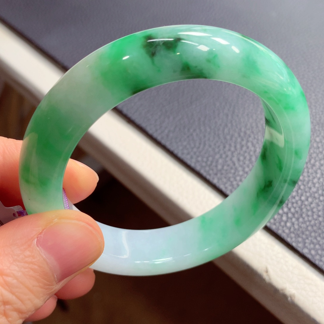 未镶嵌手镯翡翠香**?翡翠