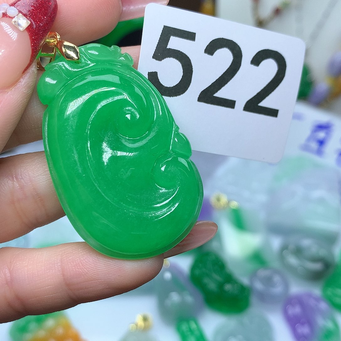 翡翠吊坠(赠链)未镶嵌