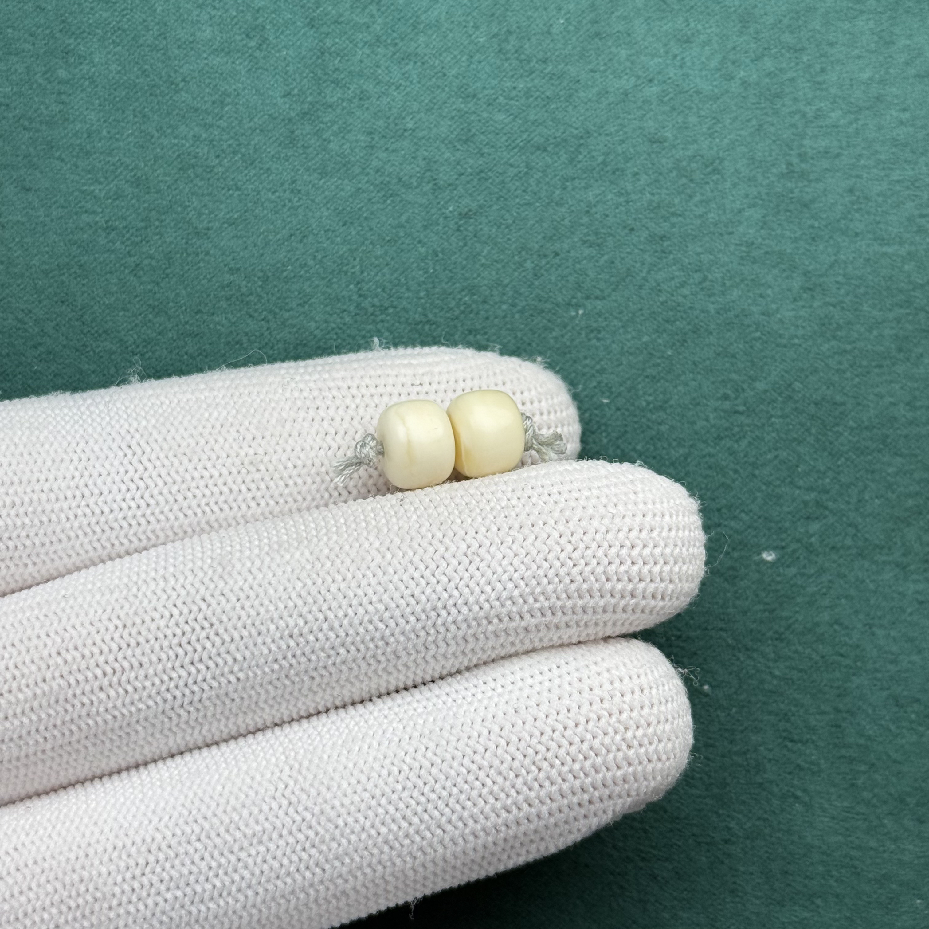 F3389天然原矿蜜蜡 对珠8.1*6.4mm 支持鉴定 假一罚十