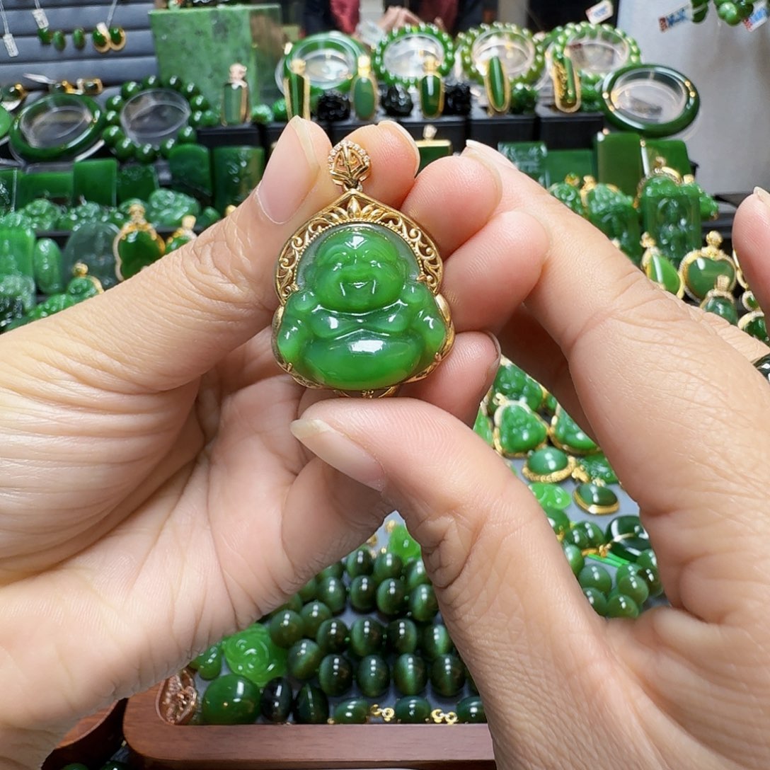 和田玉（碧玉）颈饰18K金镶嵌轻**写