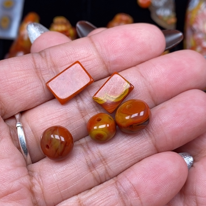 （***者玛瑙/玉髓未镶嵌颈饰