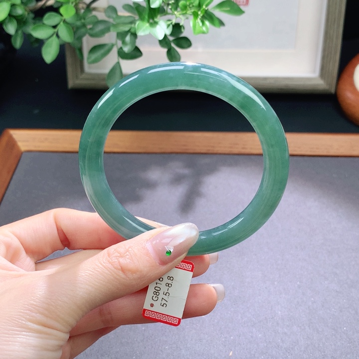 翡翠手镯未镶嵌天然翡翠手镯