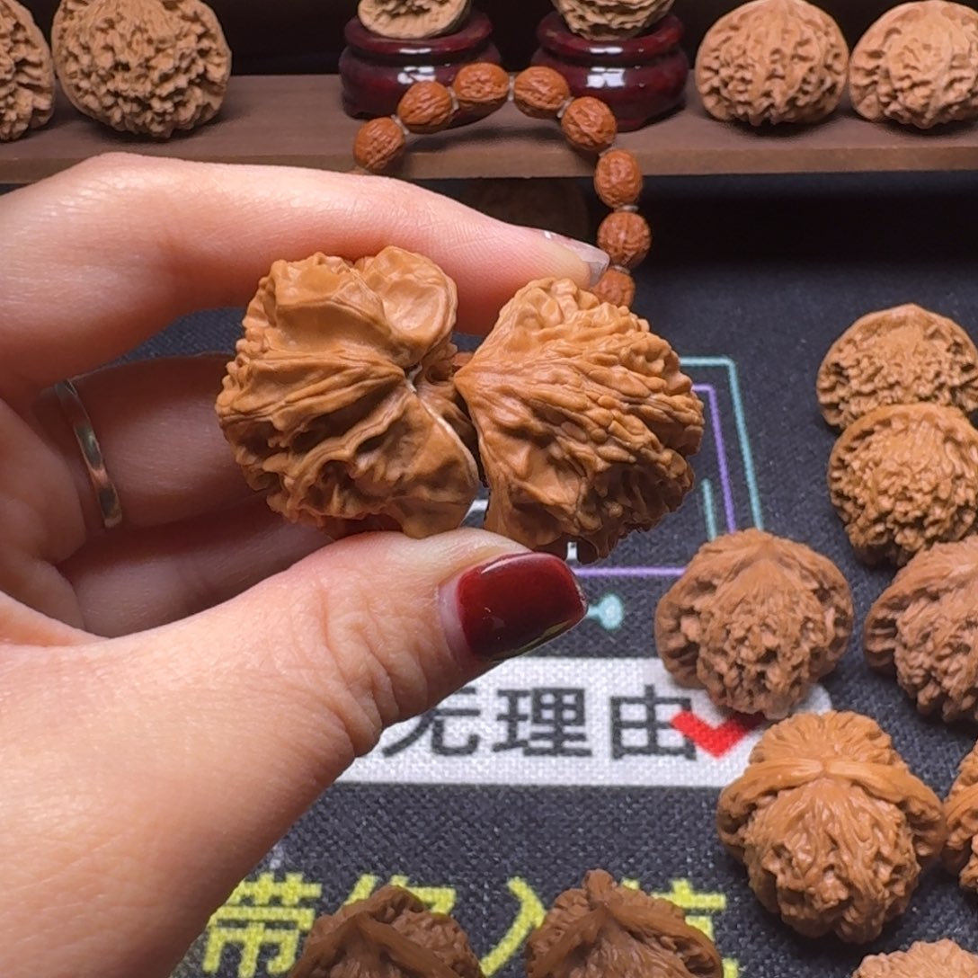 文玩核桃吊坠盘山聚宝盆