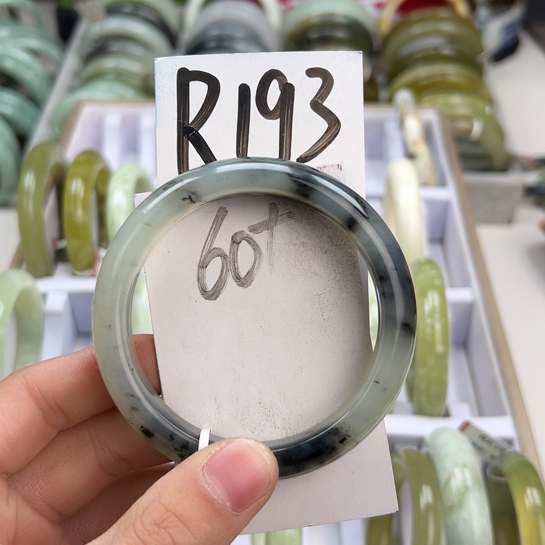 岫玉手镯未镶嵌天然岫玉