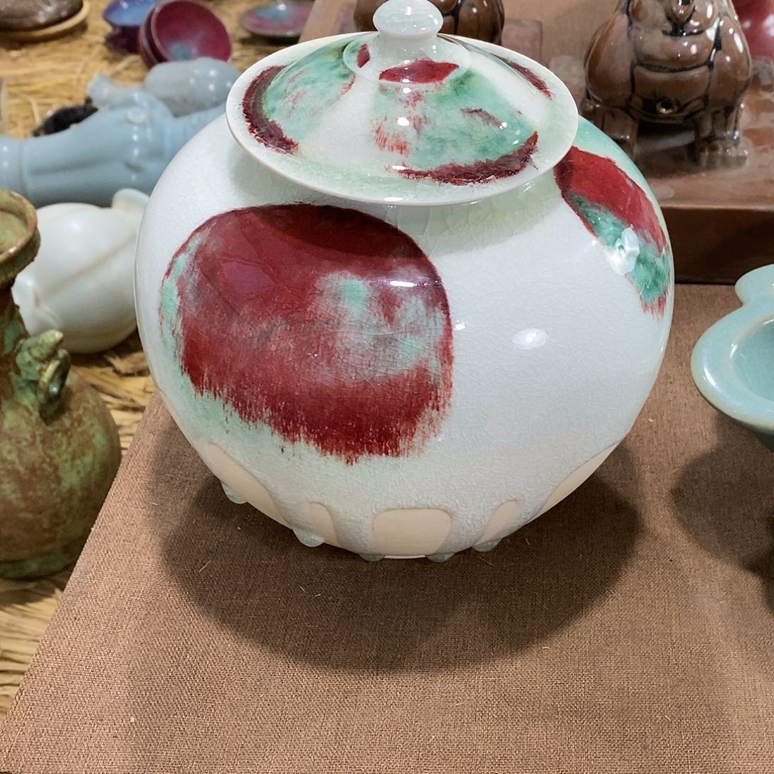 张***生瓷片随白的一个大盖罐