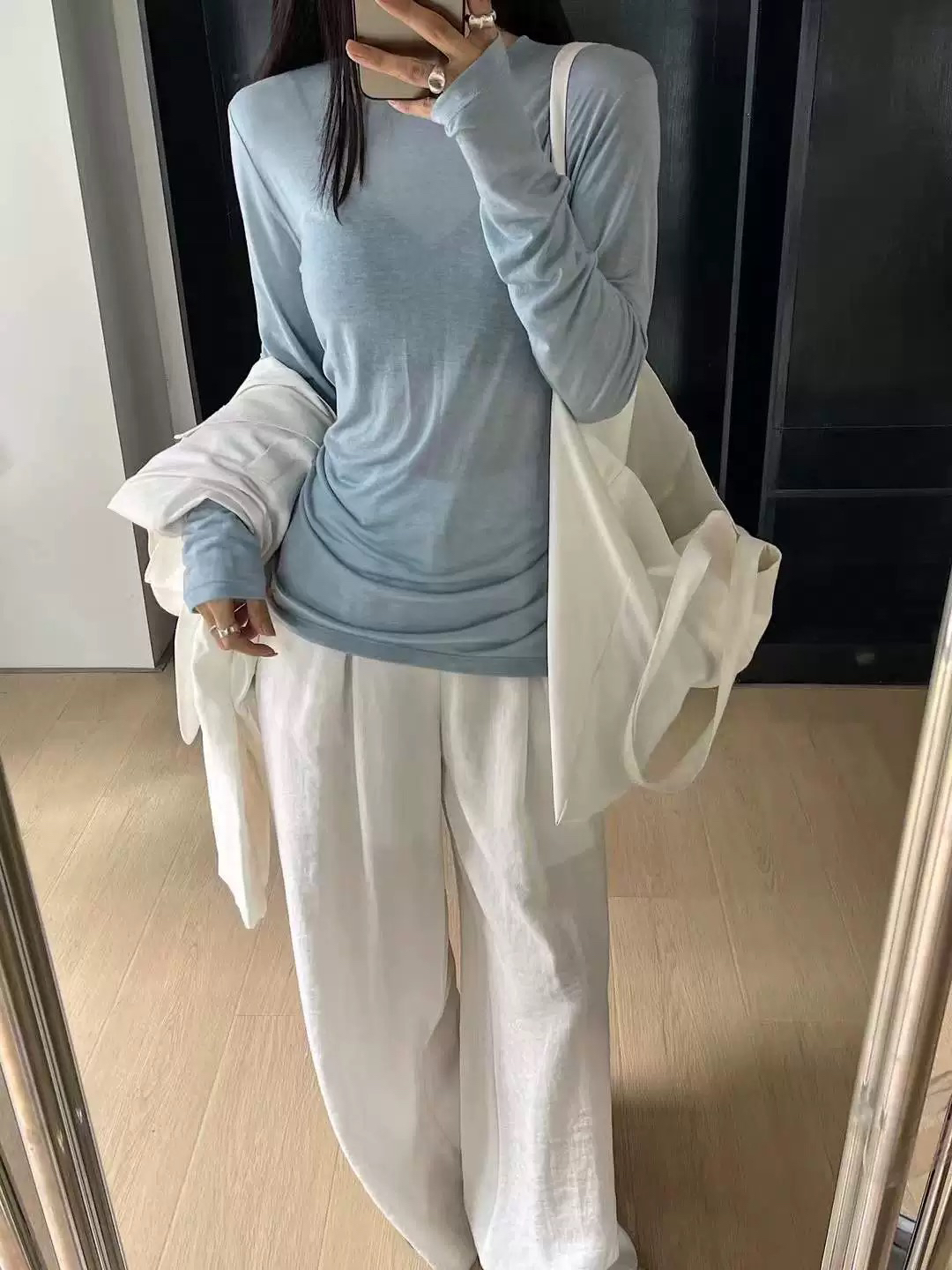 在韩-简约风小圆领长袖打底上衣