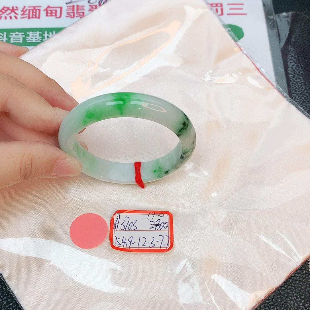 翡翠手镯未镶嵌缅甸翡翠