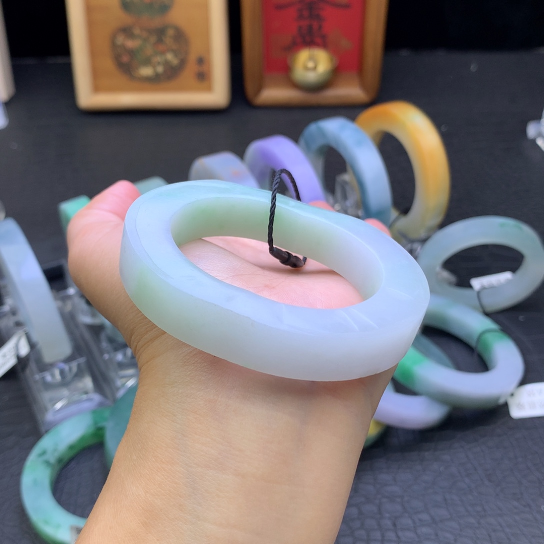定制翡翠未镶嵌翡翠手镯