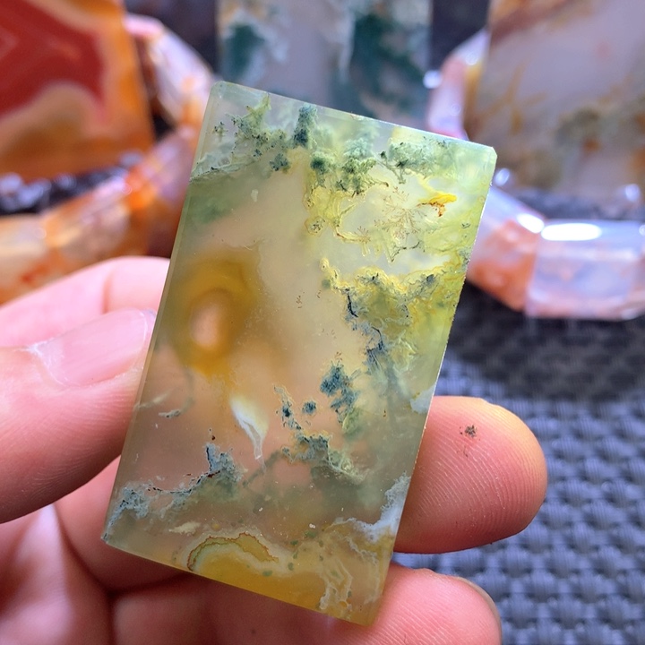 玛瑙/玉髓颈饰未镶嵌习****晓