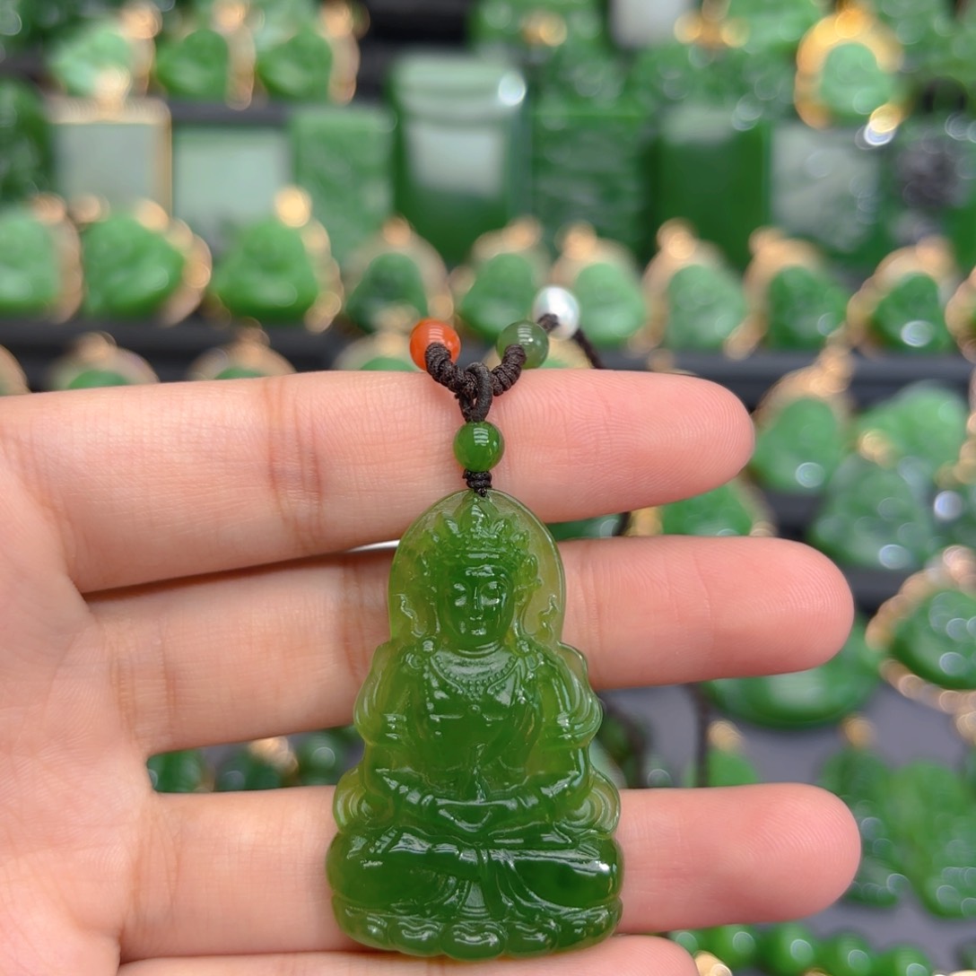 颈饰未镶嵌和田玉（碧玉）