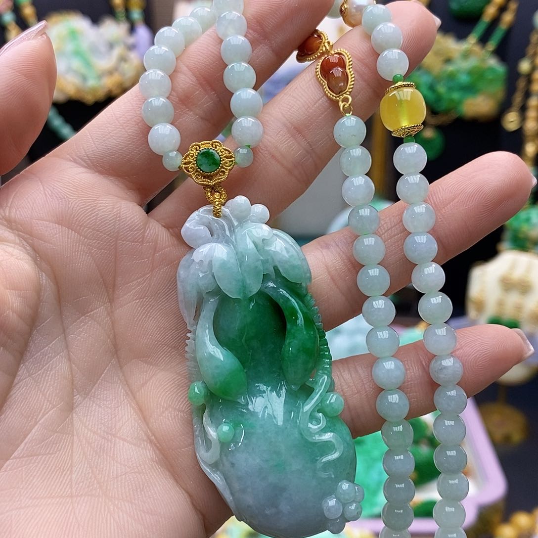 翡翠颈饰未镶嵌天然