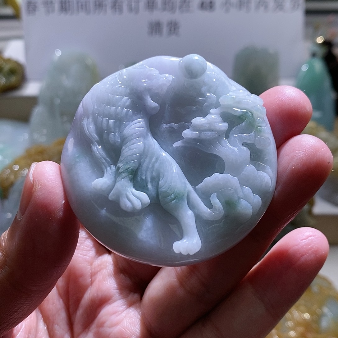 【闪购商品】翡翠颈饰未镶嵌上山虎