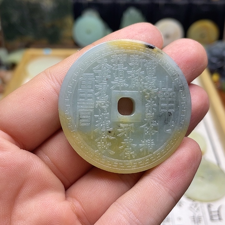 蛇纹石玉挂件未镶嵌