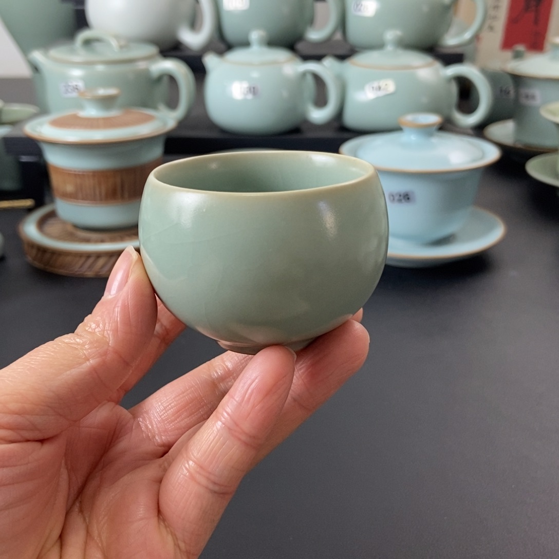 一级品仿古釉龙蛋杯