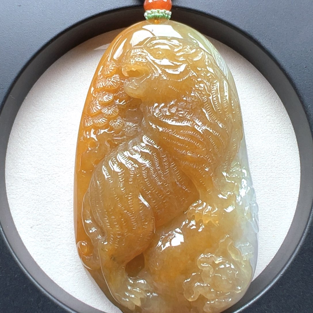 颈饰未镶嵌翡翠上山虎