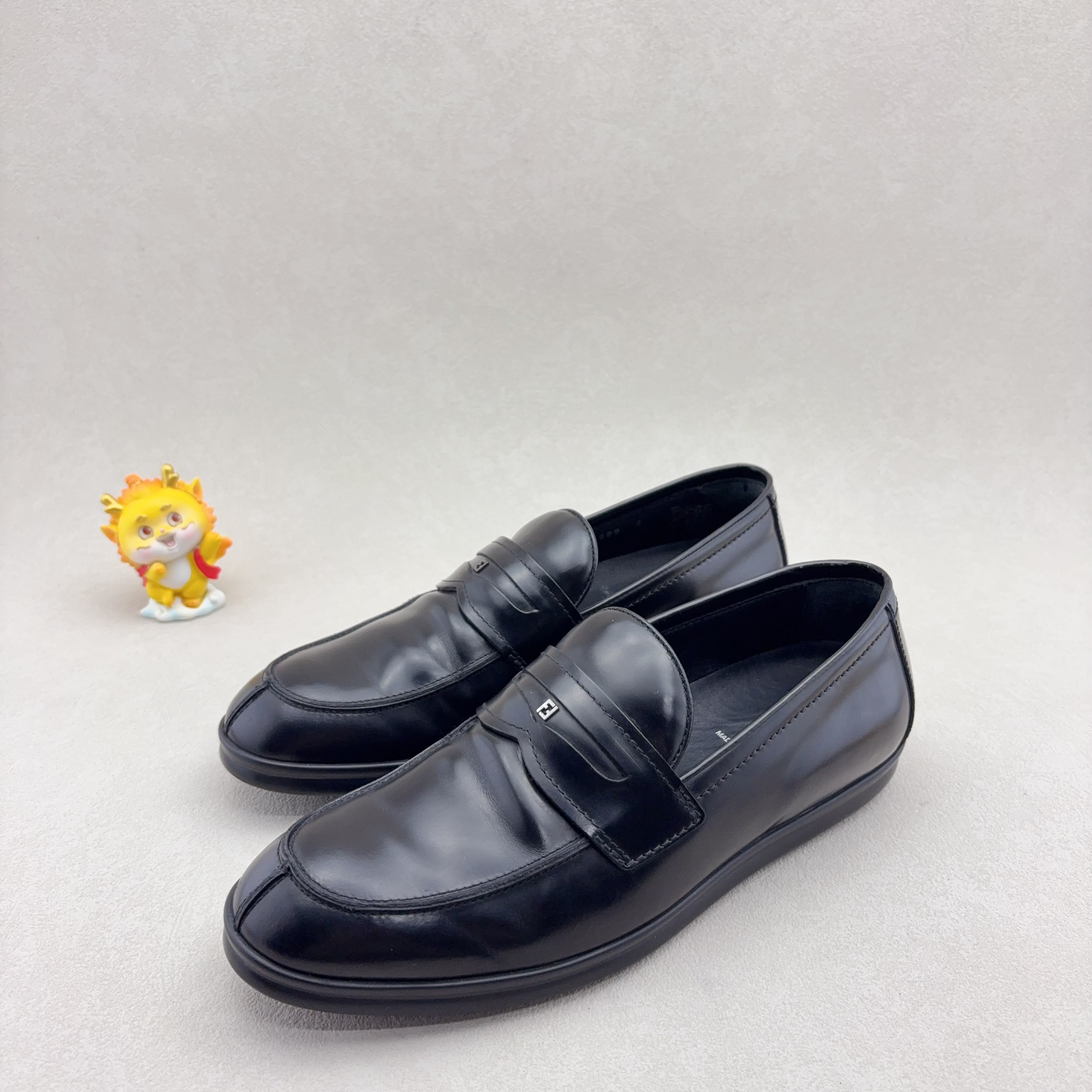 95新 FENDI/芬迪 40码/经典双F徽标 牛皮 正装商务休闲乐福鞋皮鞋