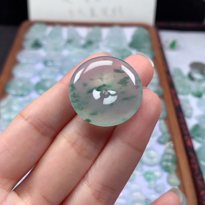 颈饰未镶嵌翡翠冰种飘花平安扣