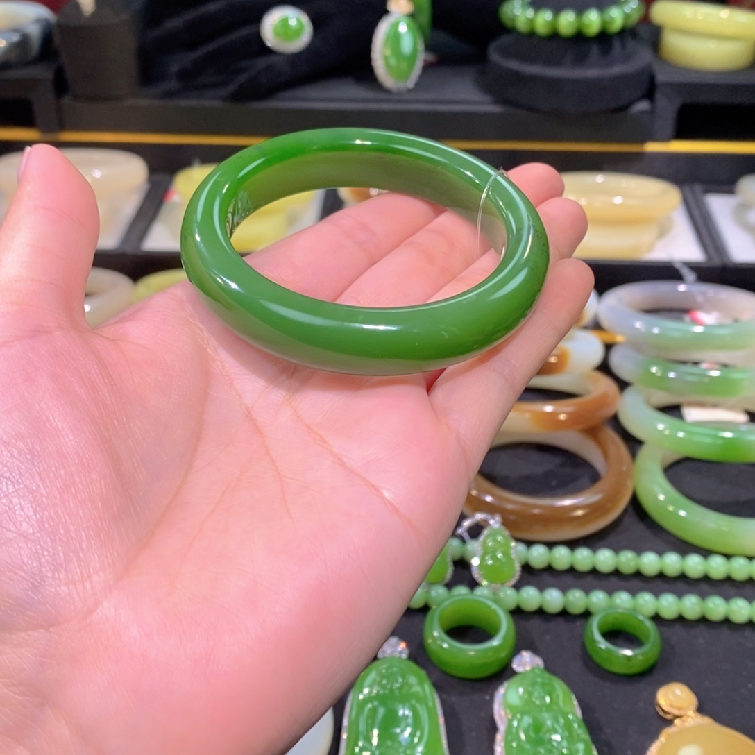 和田玉（碧玉）未镶嵌手镯