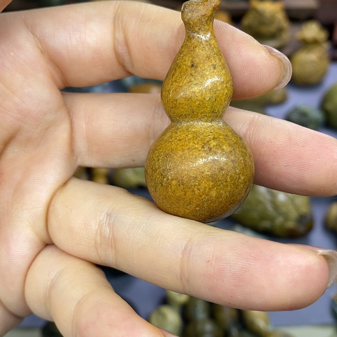 岫岩河磨玉（透闪石质玉）未镶嵌把件