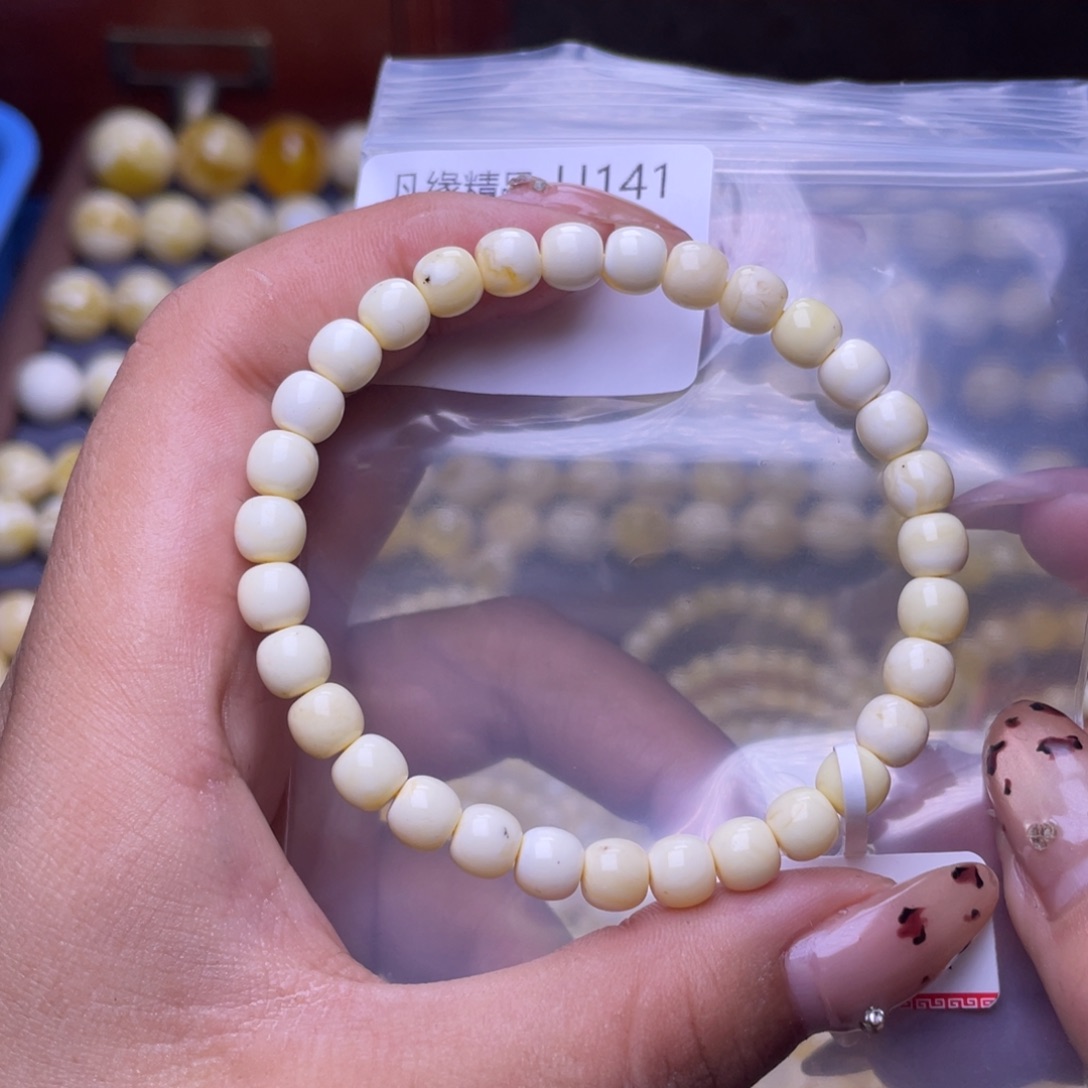 琥珀未镶嵌裸石琥珀