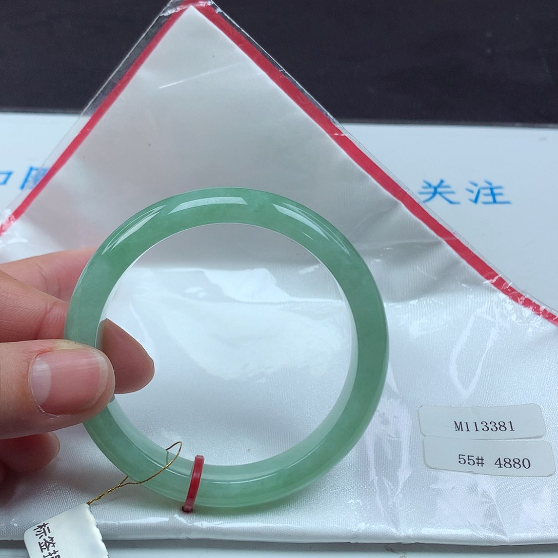 翡翠手镯未镶嵌55圈381