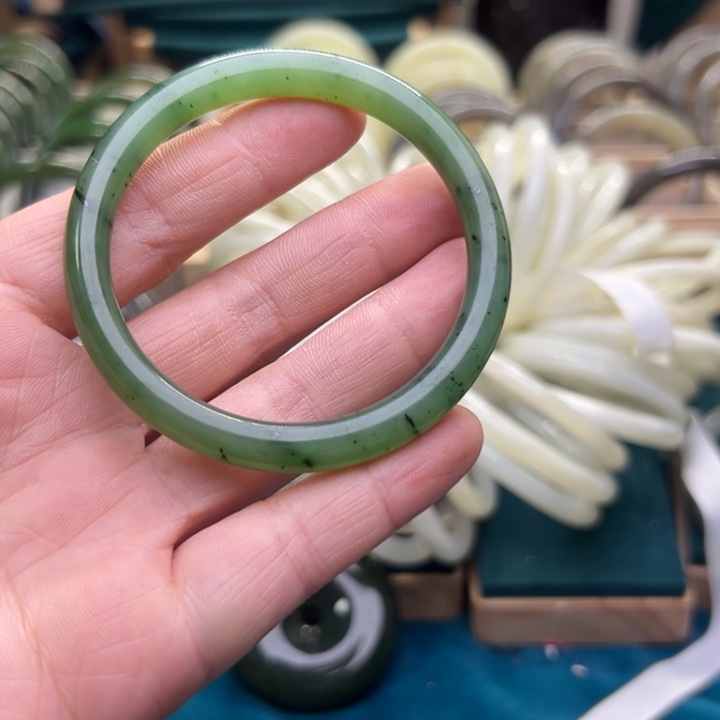 和田玉手镯未镶嵌蝌54.9圈围碧玉9001