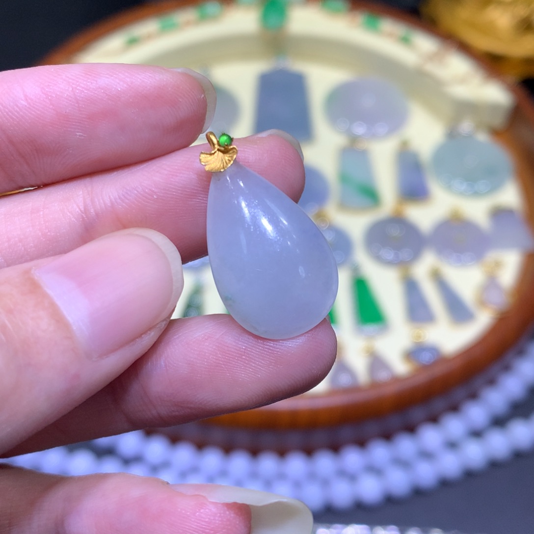翡翠吊坠(不含链)18K金镶嵌
