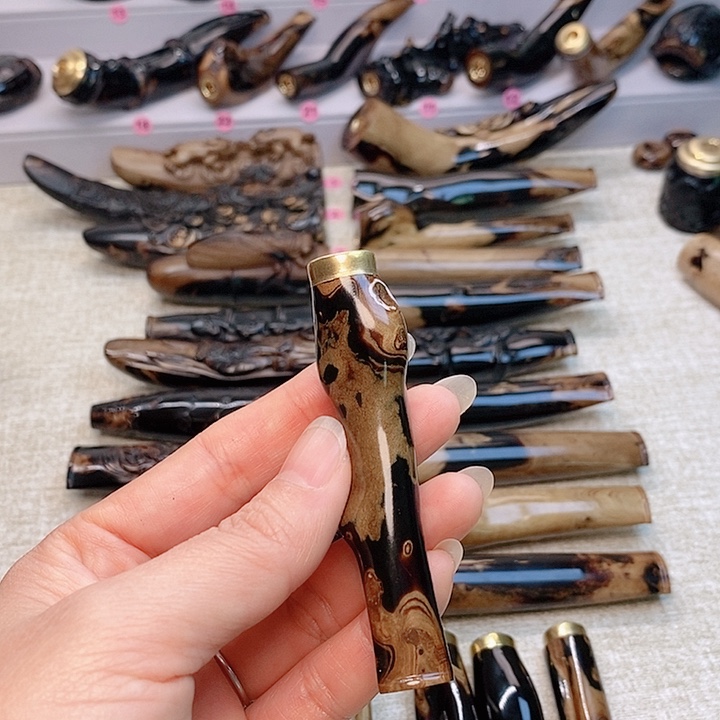 贝壳杉1****1柳木烟嘴光面