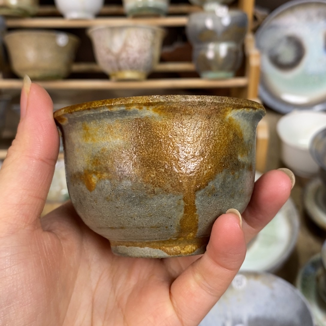岁**是景德镇陶瓷雅琢店